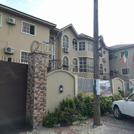 Room in Lodge - Clen-phil Hotels And Suite Port Harcourt Buitenkant foto