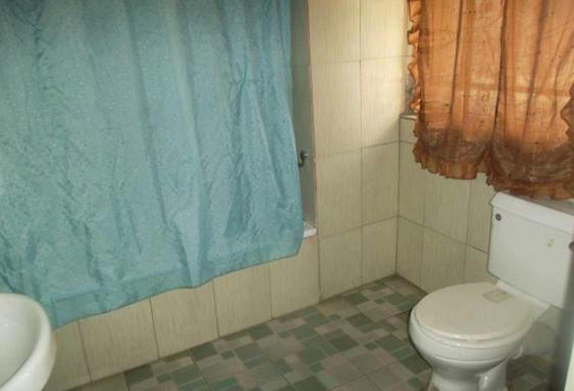 Room in Lodge - Clen-phil Hotels And Suite Port Harcourt Buitenkant foto