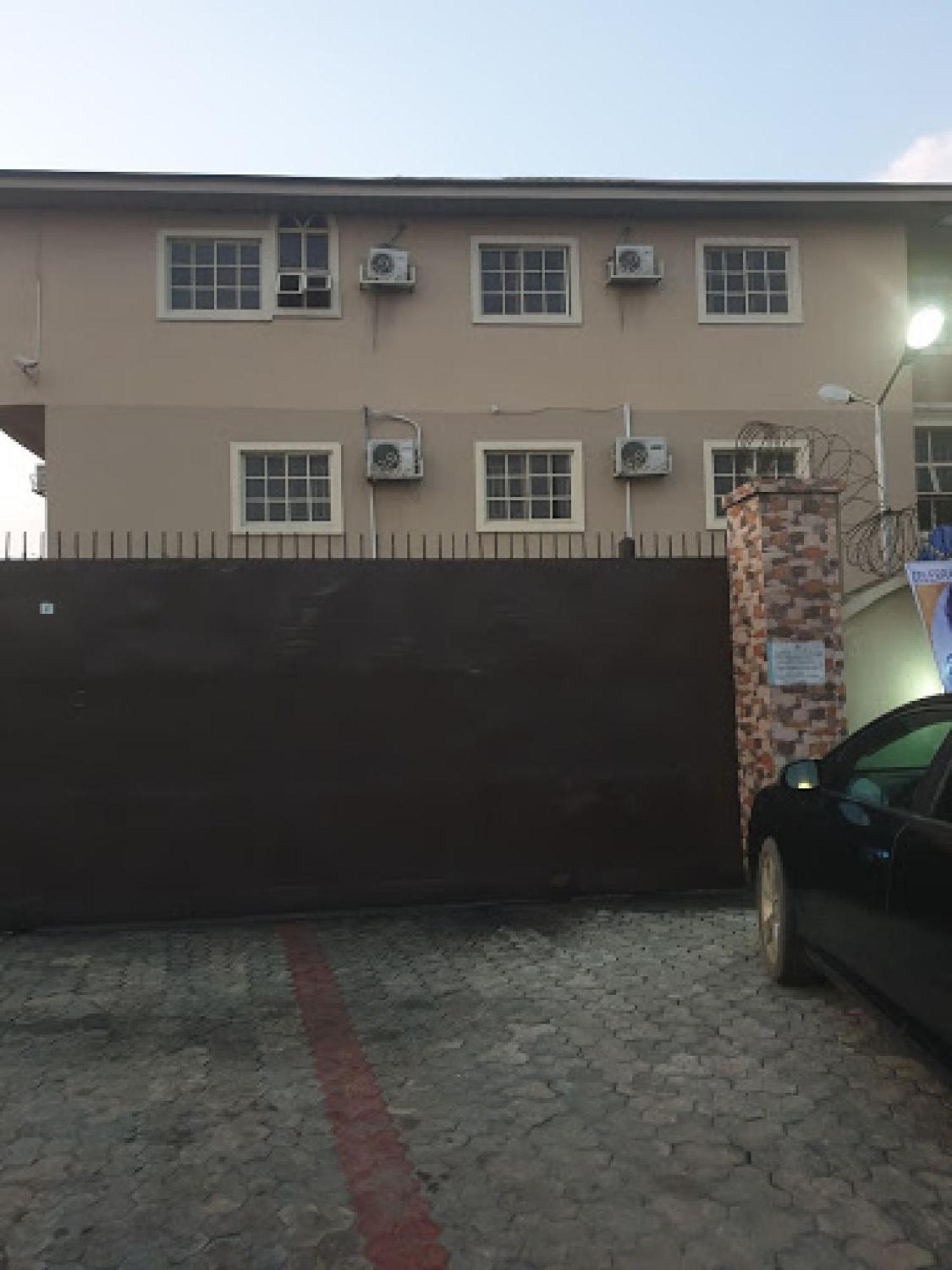 Room in Lodge - Clen-phil Hotels And Suite Port Harcourt Buitenkant foto