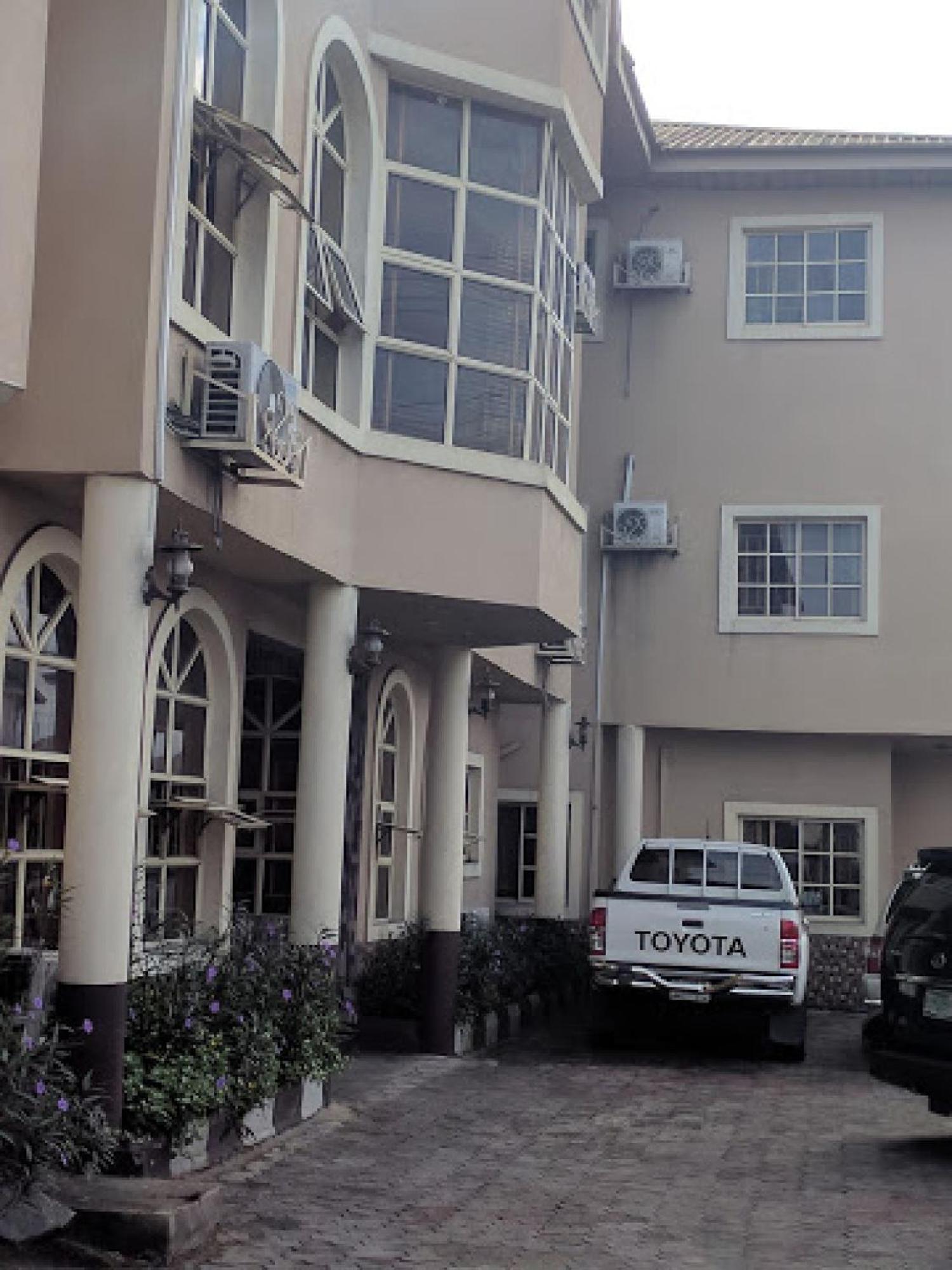 Room in Lodge - Clen-phil Hotels And Suite Port Harcourt Buitenkant foto