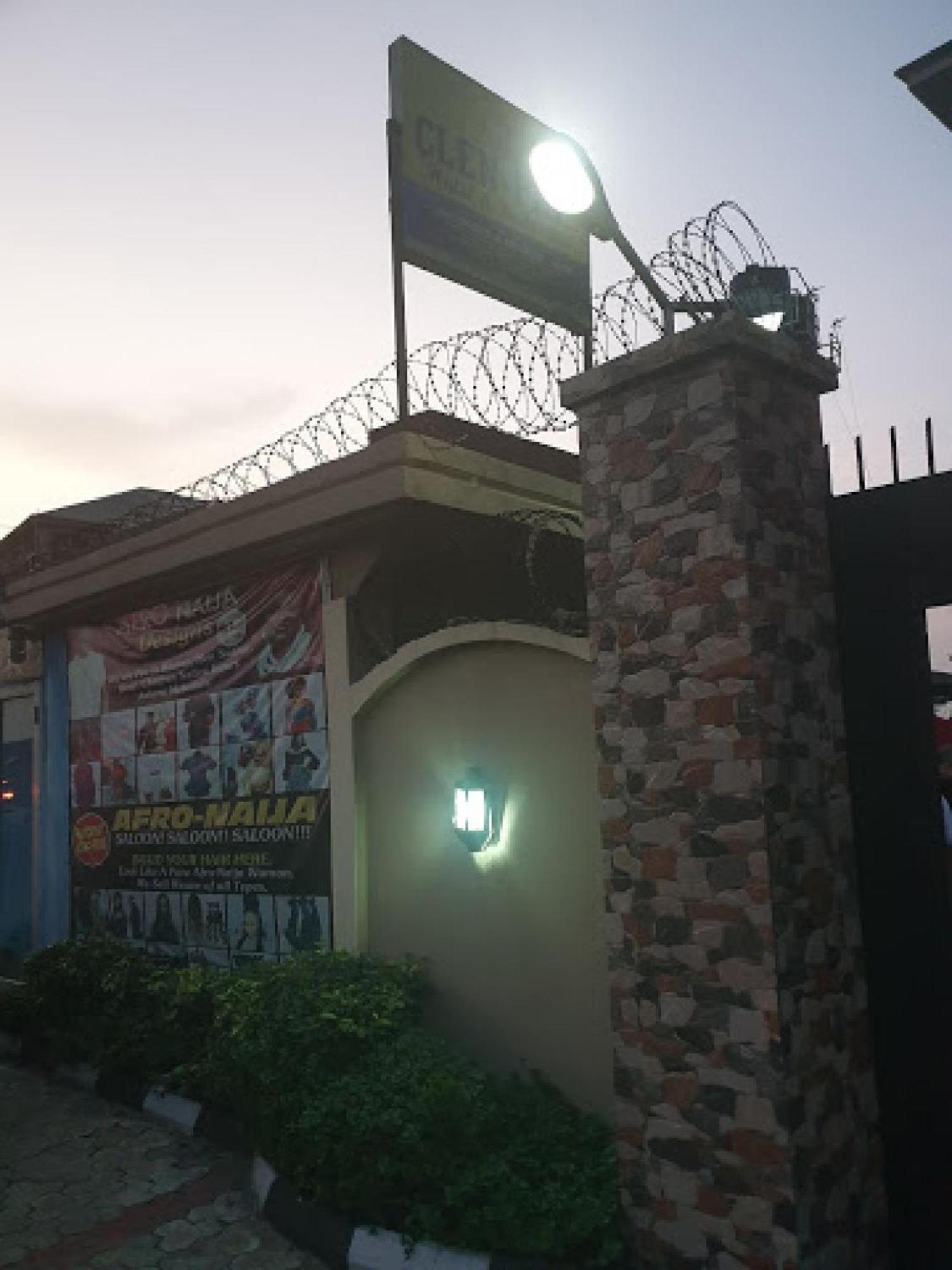 Room in Lodge - Clen-phil Hotels And Suite Port Harcourt Buitenkant foto
