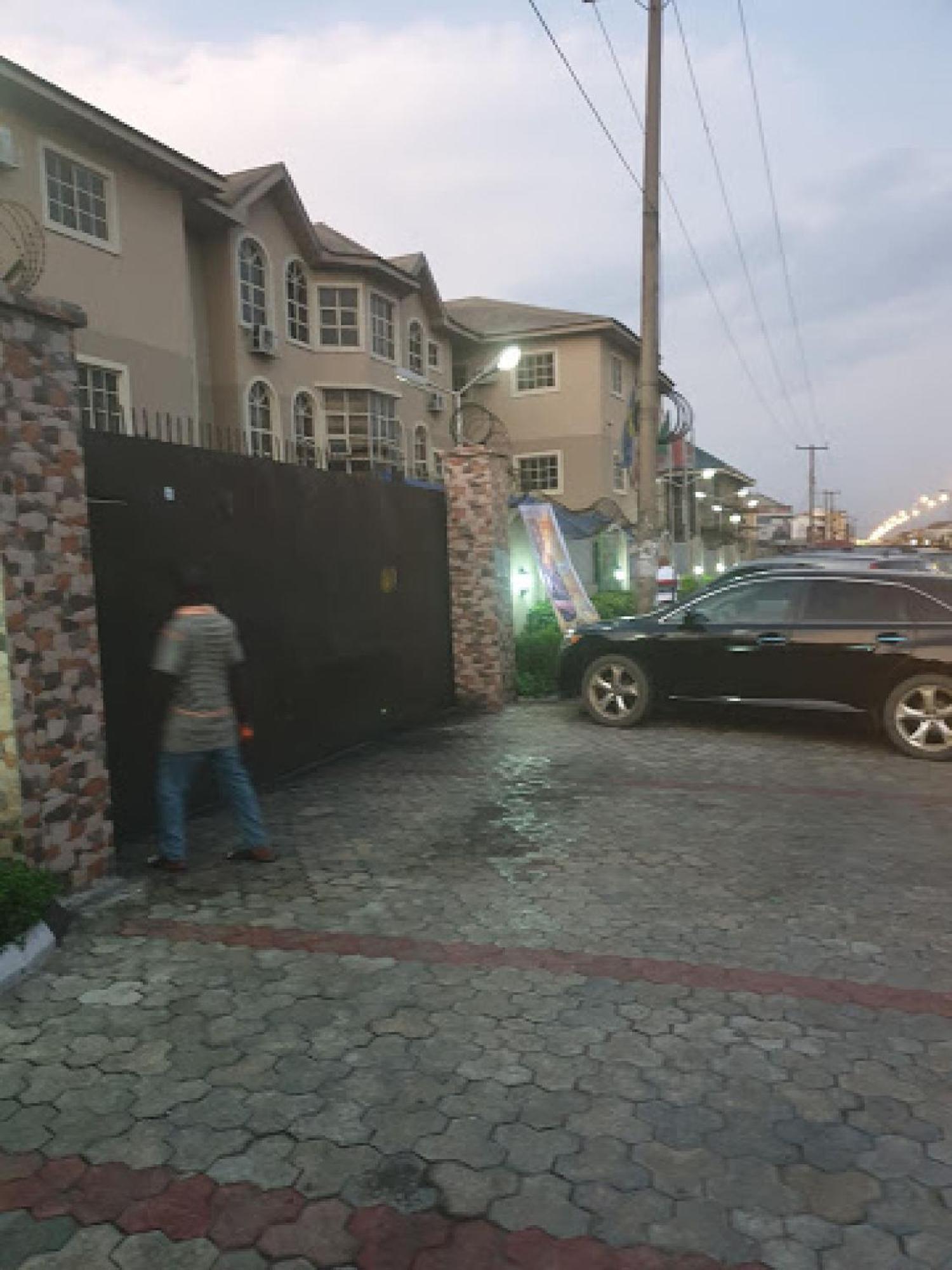 Room in Lodge - Clen-phil Hotels And Suite Port Harcourt Buitenkant foto