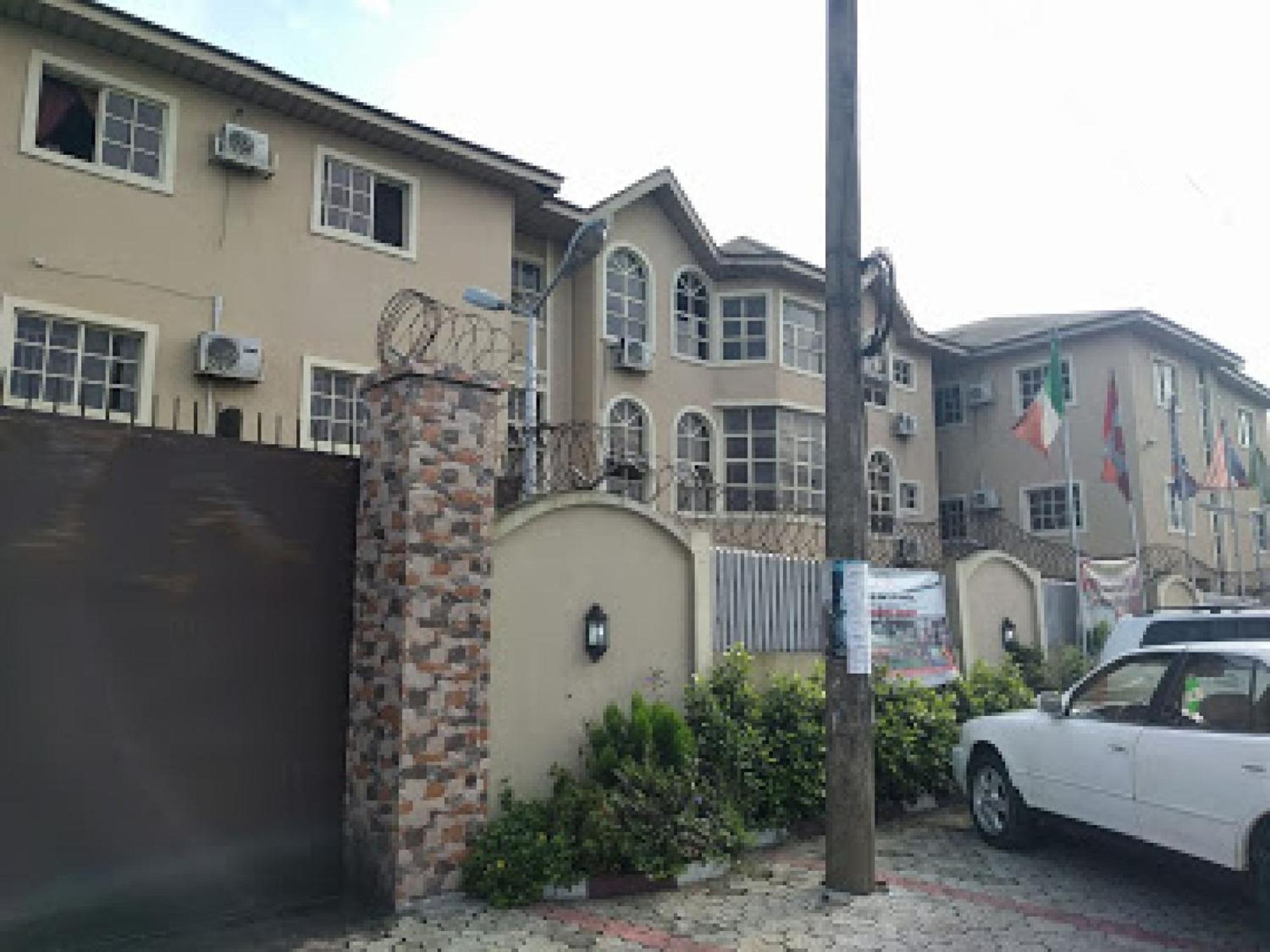 Room in Lodge - Clen-phil Hotels And Suite Port Harcourt Buitenkant foto